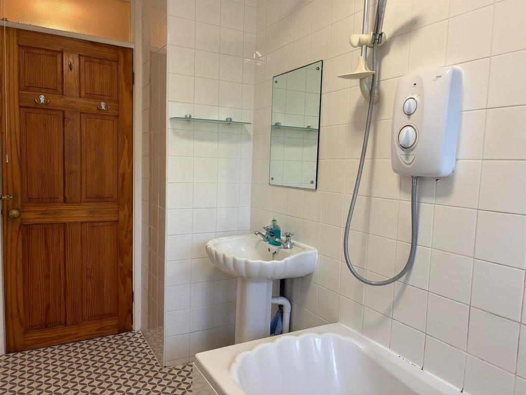 6 Richardson Crt bath new 25.jpg