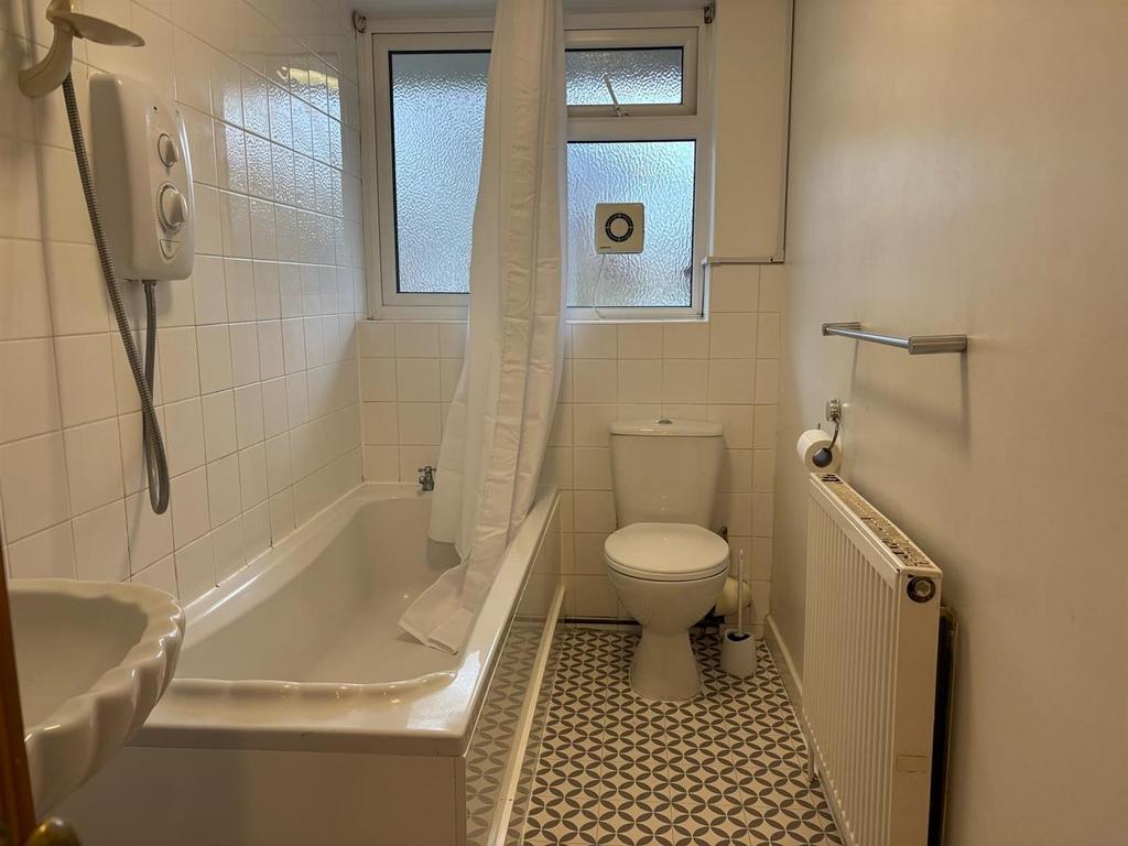 6 Richardson Crt bath2 new 25.jpg