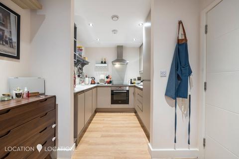 1 bedroom flat for sale, Upper Clapton Road, London, E5