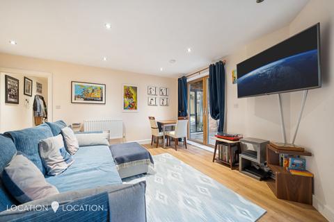 1 bedroom flat for sale, Upper Clapton Road, London, E5