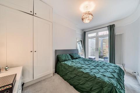 2 bedroom flat for sale, Revelstoke Road, Southfields