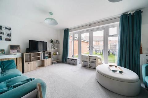 3 bedroom semi-detached house for sale, Dollery Way, Basingstoke