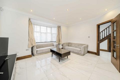 5 bedroom house to rent, Singleton Scarp, London N12