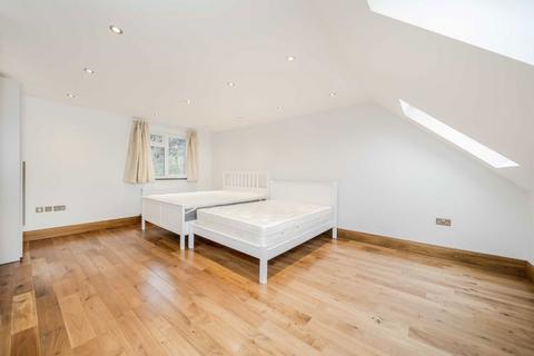 5 bedroom house to rent, Singleton Scarp, London N12