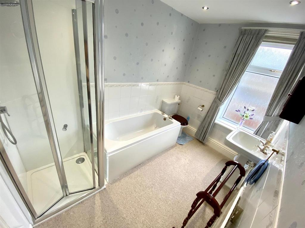 Bathroom.jpg