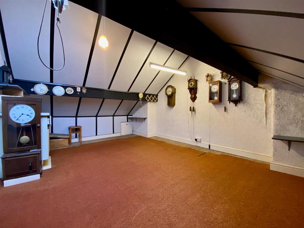 Attic room.jpg
