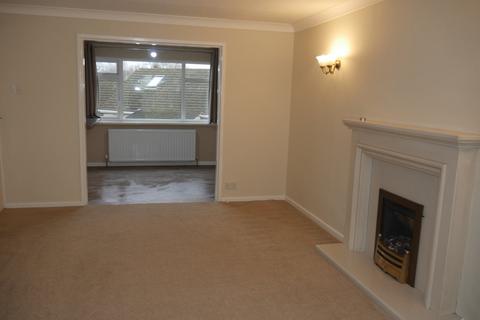 3 bedroom detached house to rent, Turnsteads Avenue, Cleckheaton, BD19