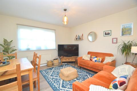 2 bedroom maisonette for sale, Brookside Close, Freshwater