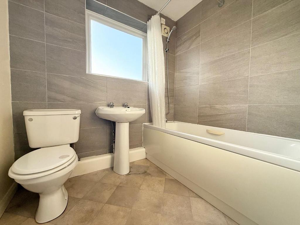 Flat 50 A Wheata Bathroom.jpg