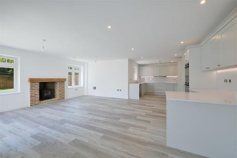 4 bedroom detached house for sale, Summerfield Close, Canterbury CT3