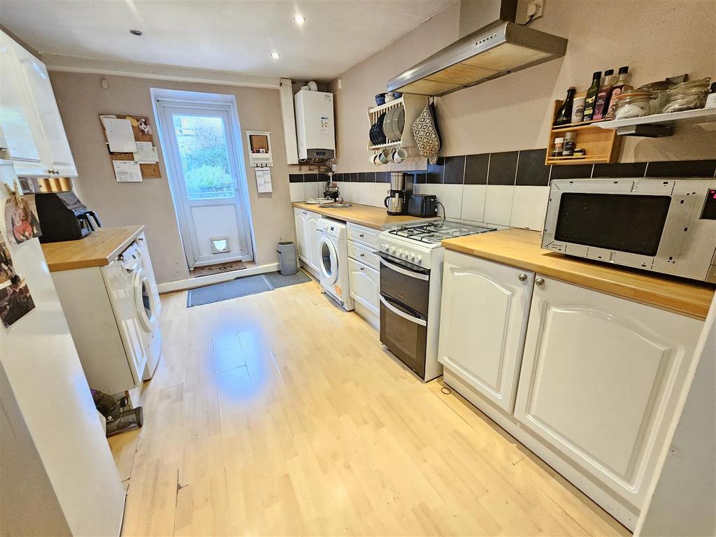 Kitchen (2).jpg