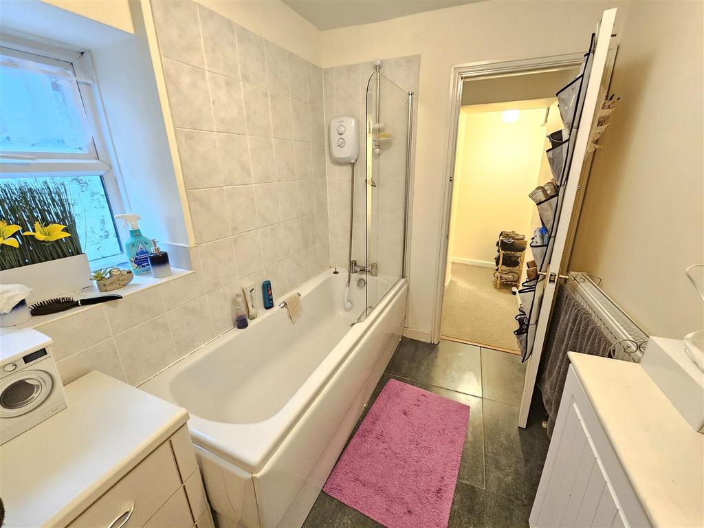 Ground Floor Bathroom (2).jpg