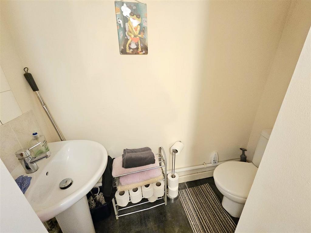 Ground Floor Bathroom 1.jpg