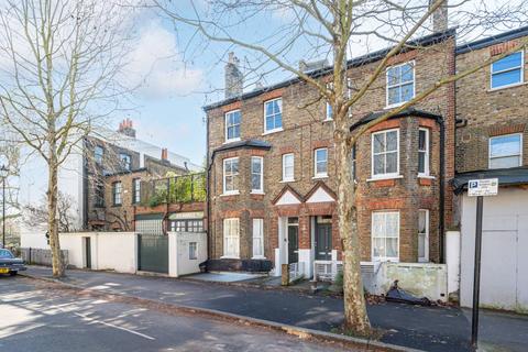 Flat C, 6 Addington Square, London, SE5 7JZ