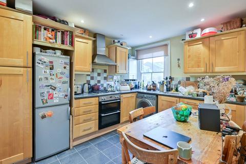 Flat C, 6 Addington Square, London, SE5 7JZ