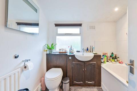 Flat C, 6 Addington Square, London, SE5 7JZ