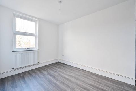 3 bedroom maisonette for sale, Ethnard Road, Peckham, London, SE15