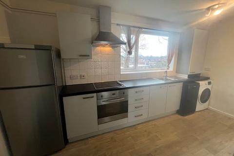 2 bedroom apartment to rent, Wood Close, Leeds LS7