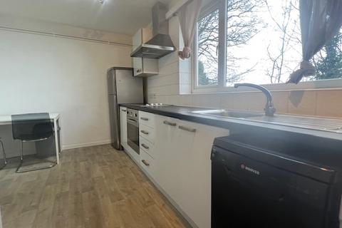 2 bedroom apartment to rent, Wood Close, Leeds LS7