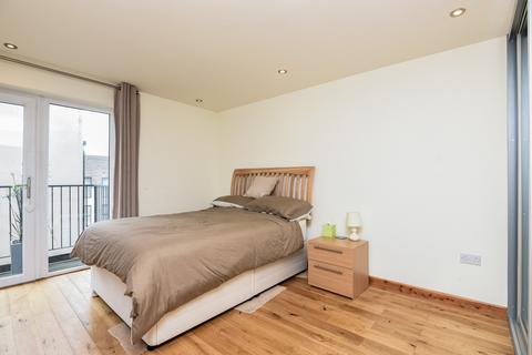 2 bedroom apartment to rent, Recovery Street Tooting SW17