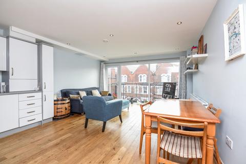 2 bedroom apartment to rent, Recovery Street Tooting SW17