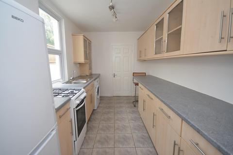 3 bedroom terraced house to rent, Moorland Road, Splott, Cardiff