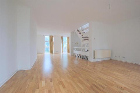 6 bedroom house to rent, Tobin Close, London