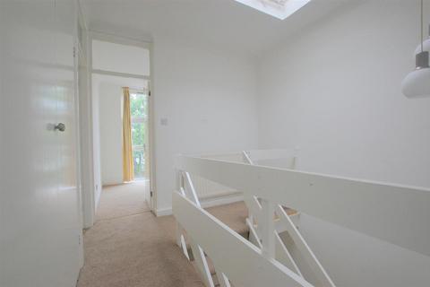 6 bedroom house to rent, Tobin Close, London