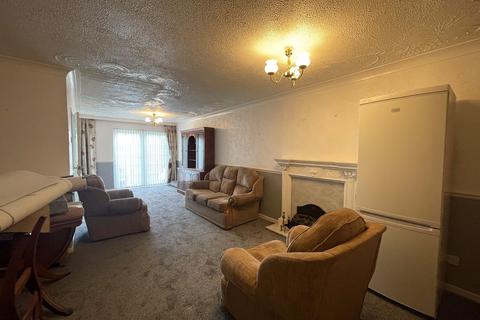 3 bedroom terraced house to rent, Tangmere Drive, Birmingham B35