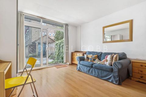 3 bedroom terraced house for sale, Ambergate Street, London, SE17