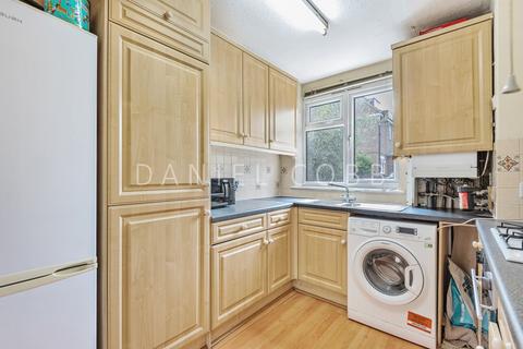 3 bedroom terraced house for sale, Ambergate Street, London, SE17