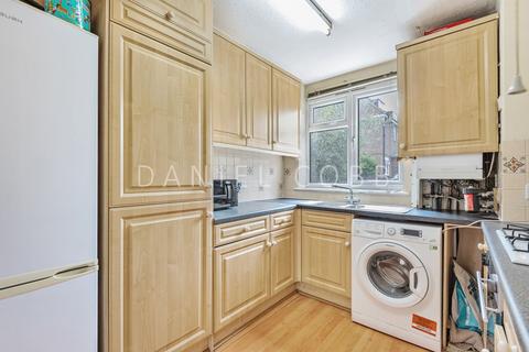 96 Ambergate Street, London, SE17 3SA