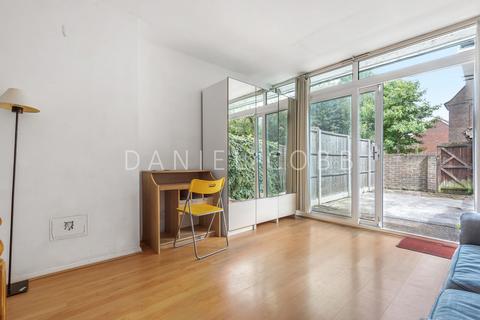 96 Ambergate Street, London, SE17 3SA