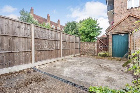 96 Ambergate Street, London, SE17 3SA