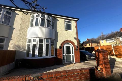 3 bedroom semi-detached house to rent, Methuen Avenue Preston PR2 9QX