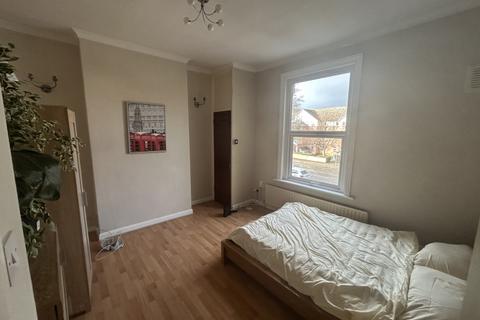 2 bedroom apartment to rent, Croydon Road Penge SE20