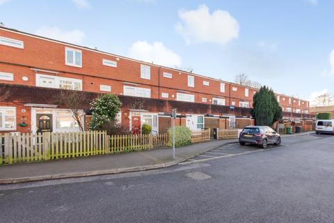 3 bedroom maisonette for sale, Kimbolton Close, London, SE12