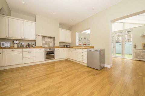 4 bedroom terraced house to rent, Burmester Road, London SW17