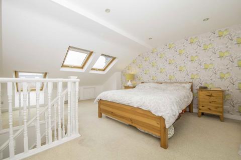 4 bedroom terraced house to rent, Burmester Road, London SW17