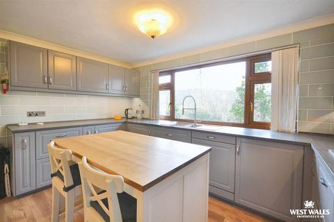 3 bedroom end of terrace house for sale, Velindre, Llandysul