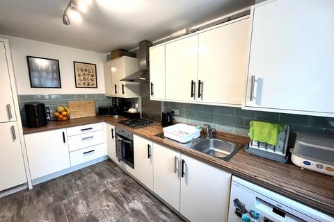 3 bedroom townhouse to rent, Beacon Hill, Keighley, BD22