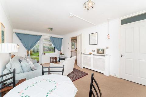 2 bedroom retirement property for sale, Queens Walk, W5