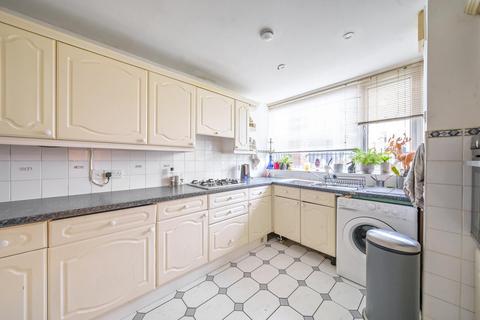 3 bedroom flat for sale, Winchester Avenue, Queens Park