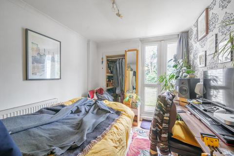 3 bedroom flat for sale, Winchester Avenue, Queens Park