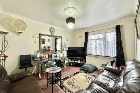 2 bedroom maisonette for sale, Spikes Bridge Road, Southall, UB1 2AS