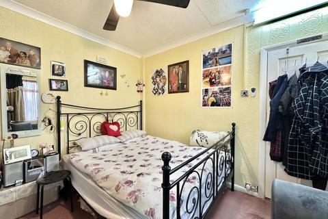 2 bedroom maisonette for sale, Spikes Bridge Road, Southall, UB1 2AS