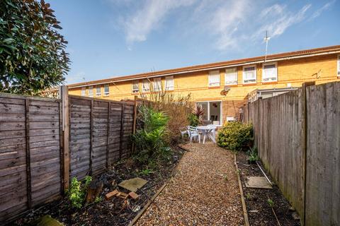 2 bedroom terraced house to rent, Gerards Close, South Bermondsey, London, SE16