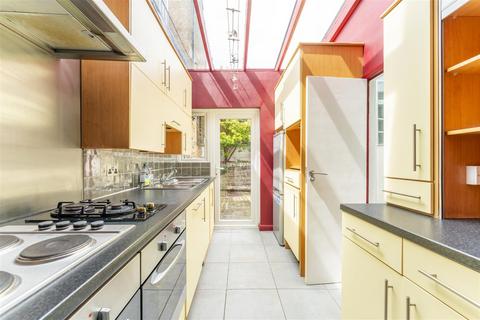 10 George Street, London, W7 3TA