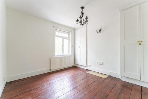 10 George Street, London, W7 3TA