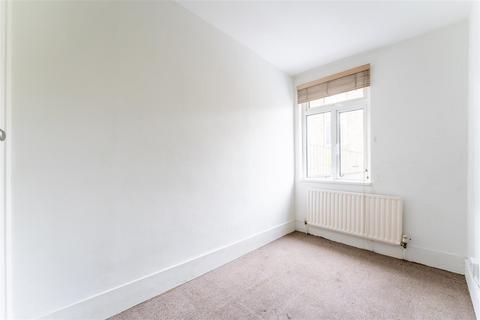 10 George Street, London, W7 3TA
